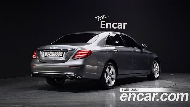 Mercedes-Benz E-Class E220d 4MATIC Avantgarde