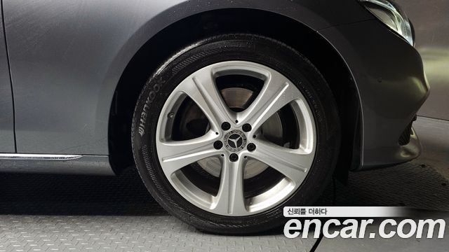 Mercedes-Benz E-Class E220d 4MATIC Avantgarde