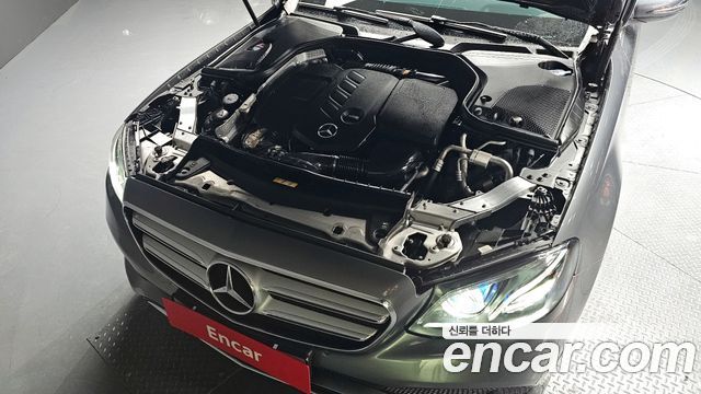 Mercedes-Benz E-Class E220d 4MATIC Avantgarde