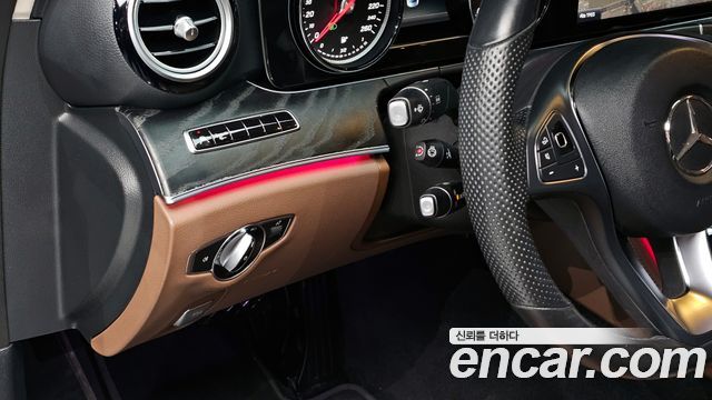 Mercedes-Benz E-Class E220d 4MATIC Avantgarde