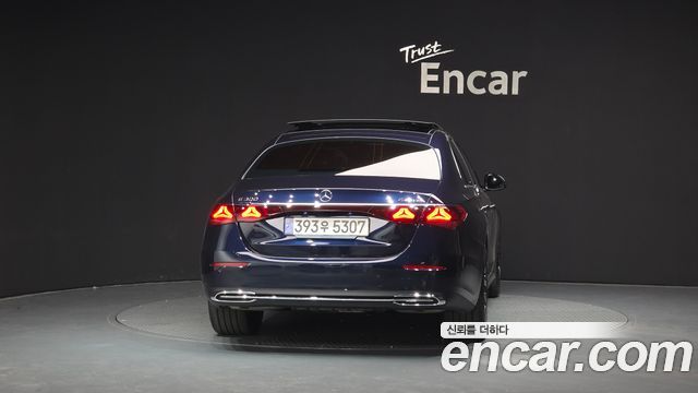 Mercedes-Benz E-Class E300 4MATIC Exclusive