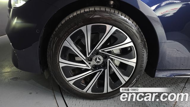 Mercedes-Benz E-Class E300 4MATIC Exclusive
