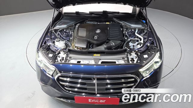 Mercedes-Benz E-Class E300 4MATIC Exclusive