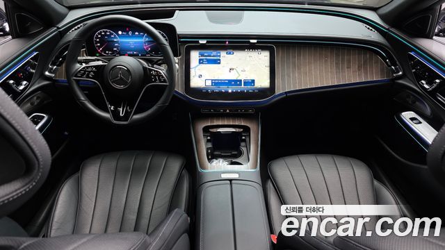 Mercedes-Benz E-Class E300 4MATIC Exclusive
