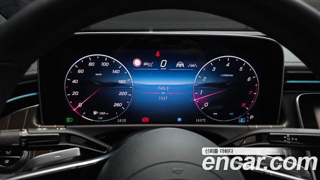 Mercedes-Benz E-Class E300 4MATIC Exclusive