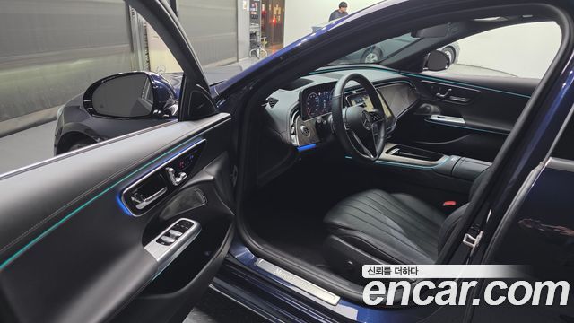 Mercedes-Benz E-Class E300 4MATIC Exclusive
