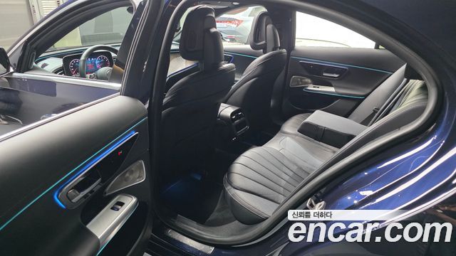 Mercedes-Benz E-Class E300 4MATIC Exclusive