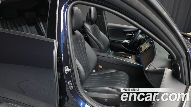 Mercedes-Benz E-Class E300 4MATIC Exclusive