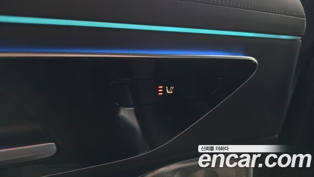 Mercedes-Benz E-Class E300 4MATIC Exclusive