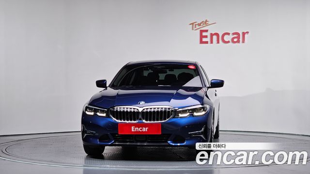 BMW 3-Series 320i Luxury