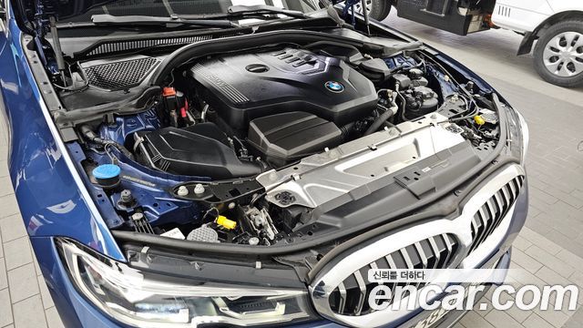 BMW 3-Series 320i Luxury