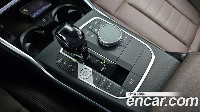 BMW 3-Series 320i Luxury