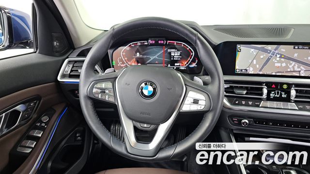 BMW 3-Series 320i Luxury