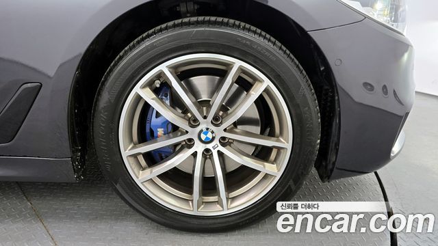 BMW 5-Series 530i xDrive M Sport Package