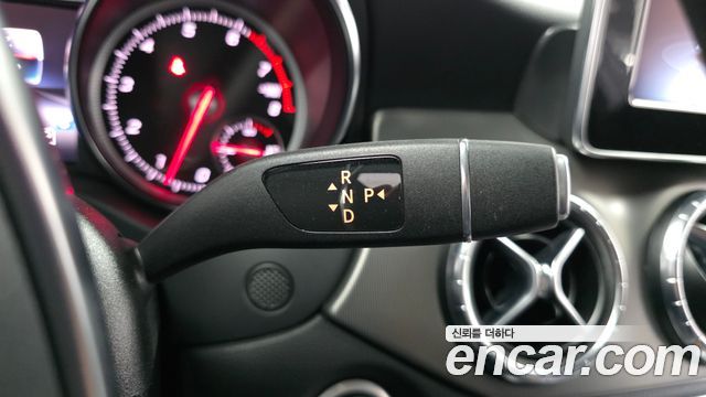 Mercedes-Benz CLA-Class CLA220 AMG Line