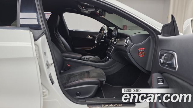 Mercedes-Benz CLA-Class CLA220 AMG Line