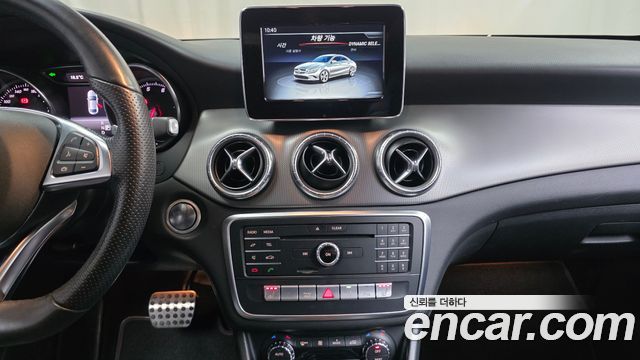 Mercedes-Benz CLA-Class CLA220 AMG Line