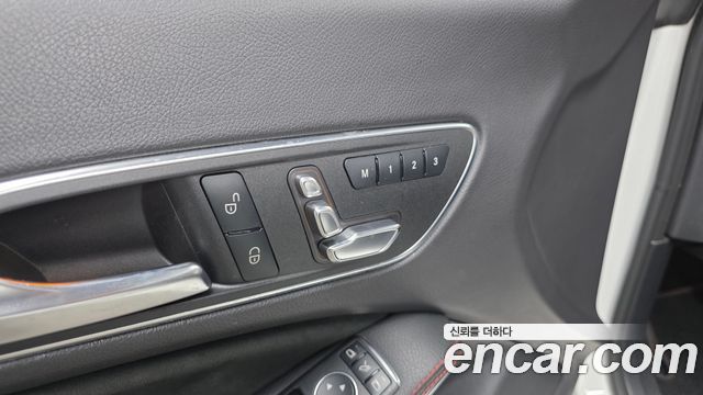 Mercedes-Benz CLA-Class CLA220 AMG Line