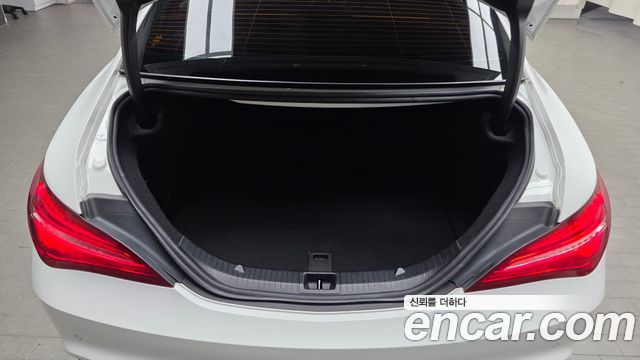 Mercedes-Benz CLA-Class CLA220 AMG Line