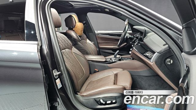 BMW 5-Series 530i M Sport Package Plus