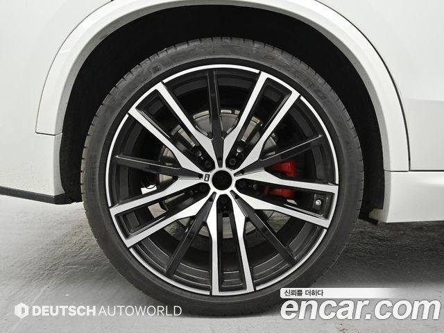 BMW X5 M50i