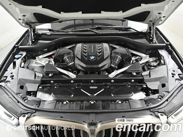 BMW X5 M50i