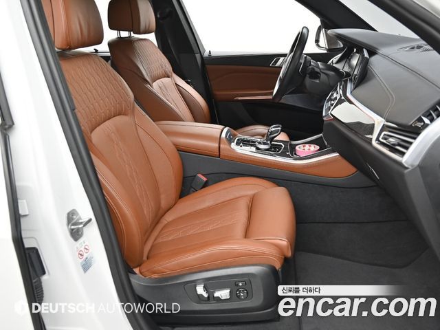 BMW X5 M50i