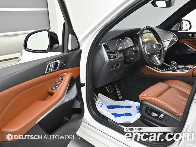 BMW X5 M50i