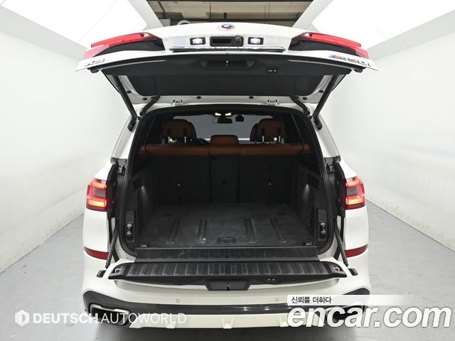 BMW X5 M50i