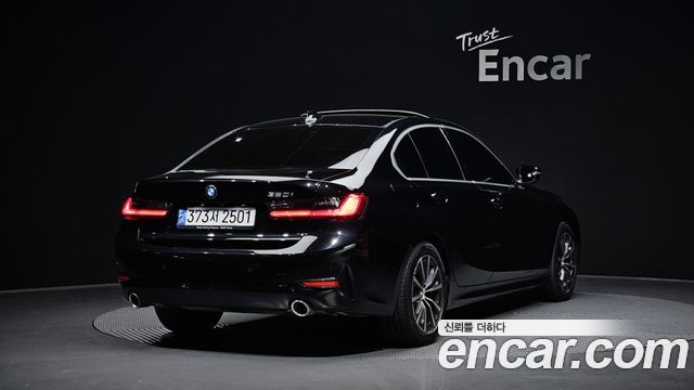 BMW 3-Series 320i