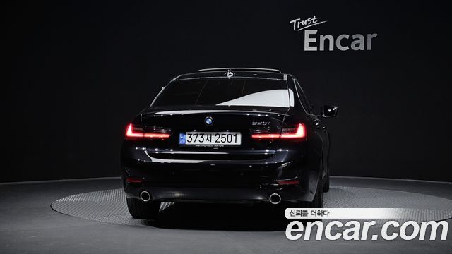 BMW 3-Series 320i