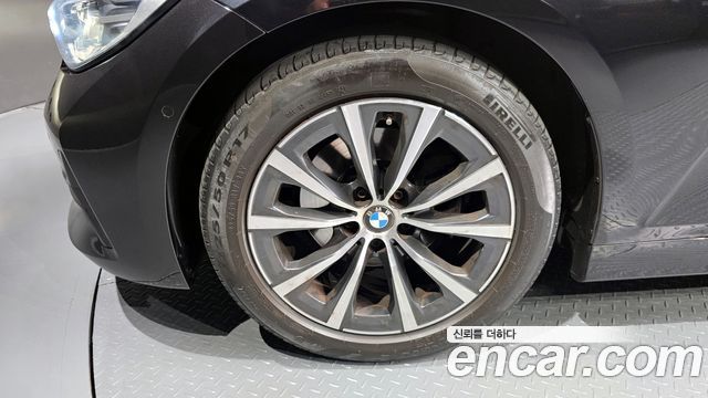 BMW 3-Series 320i