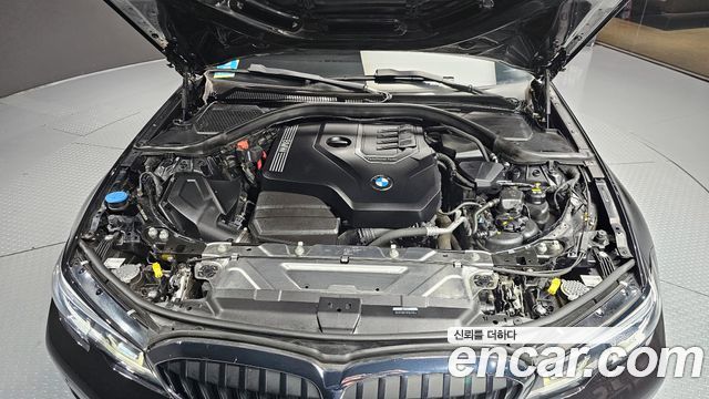 BMW 3-Series 320i