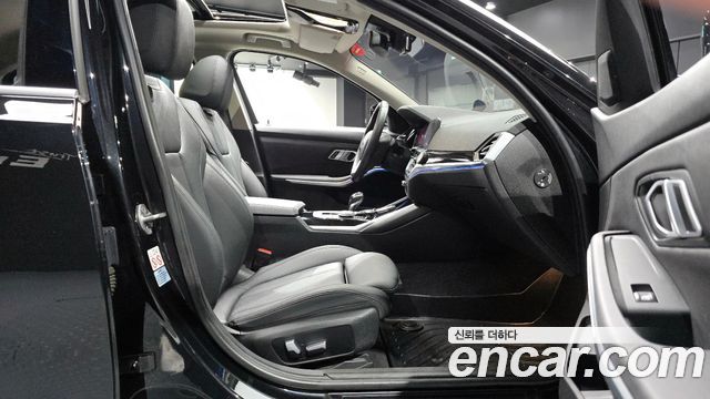 BMW 3-Series 320i