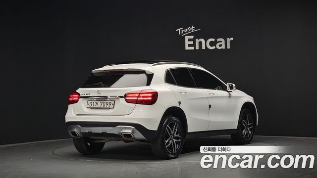 Mercedes-Benz GLA-Class GLA220 Premium