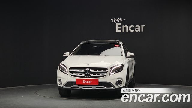 Mercedes-Benz GLA-Class GLA220 Premium