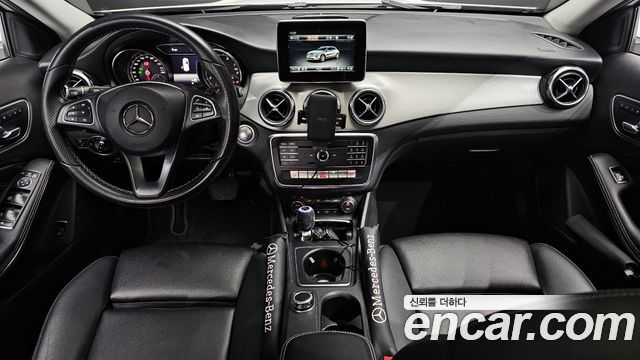 Mercedes-Benz GLA-Class GLA220 Premium