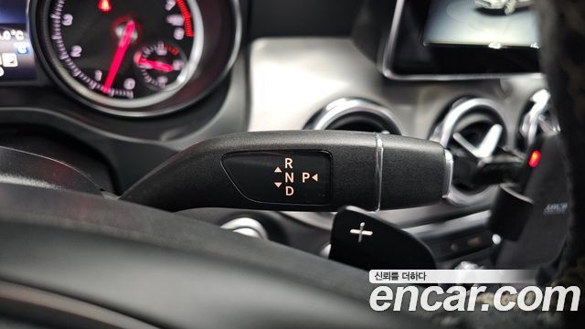 Mercedes-Benz GLA-Class GLA220 Premium