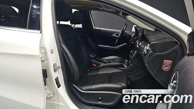 Mercedes-Benz GLA-Class GLA220 Premium