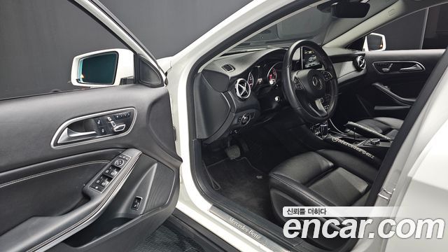 Mercedes-Benz GLA-Class GLA220 Premium