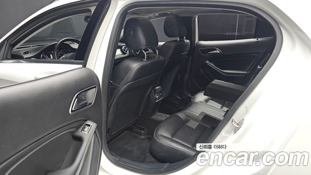 Mercedes-Benz GLA-Class GLA220 Premium