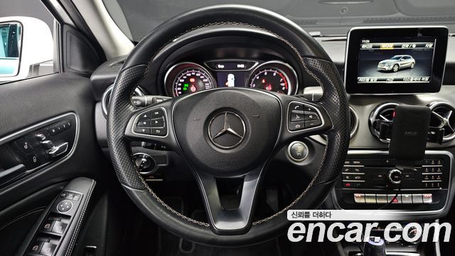 Mercedes-Benz GLA-Class GLA220 Premium