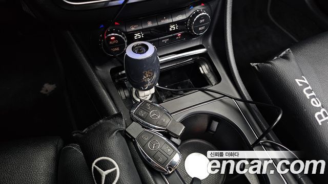Mercedes-Benz GLA-Class GLA220 Premium