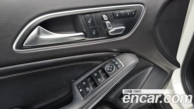 Mercedes-Benz GLA-Class GLA220 Premium