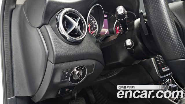 Mercedes-Benz GLA-Class GLA220 Premium