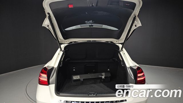 Mercedes-Benz GLA-Class GLA220 Premium