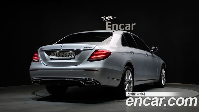 Mercedes-Benz E-Class E300 4MATIC Exclusive