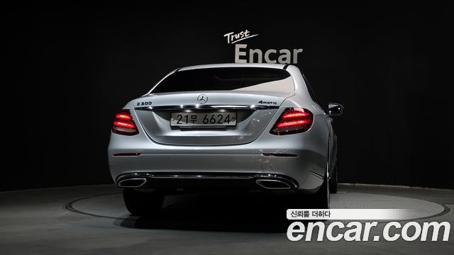Mercedes-Benz E-Class E300 4MATIC Exclusive