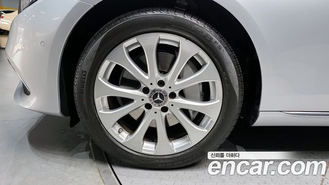 Mercedes-Benz E-Class E300 4MATIC Exclusive