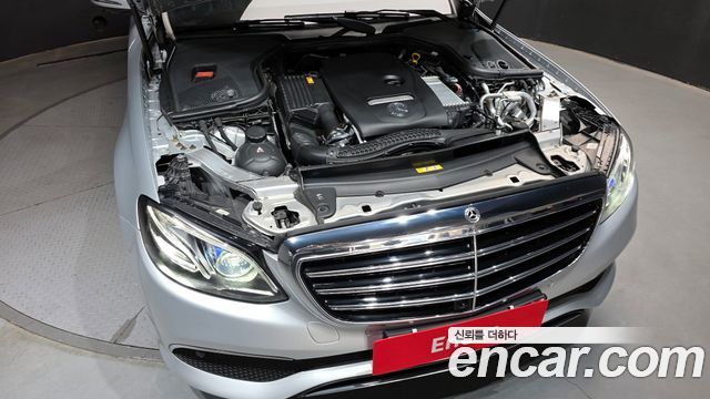 Mercedes-Benz E-Class E300 4MATIC Exclusive